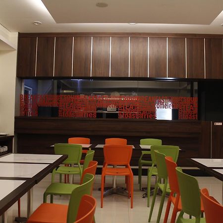 Bella Vita Hotel Kupang  Extérieur photo