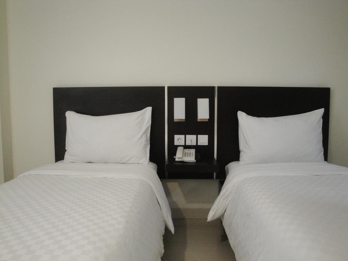 Bella Vita Hotel Kupang  Extérieur photo