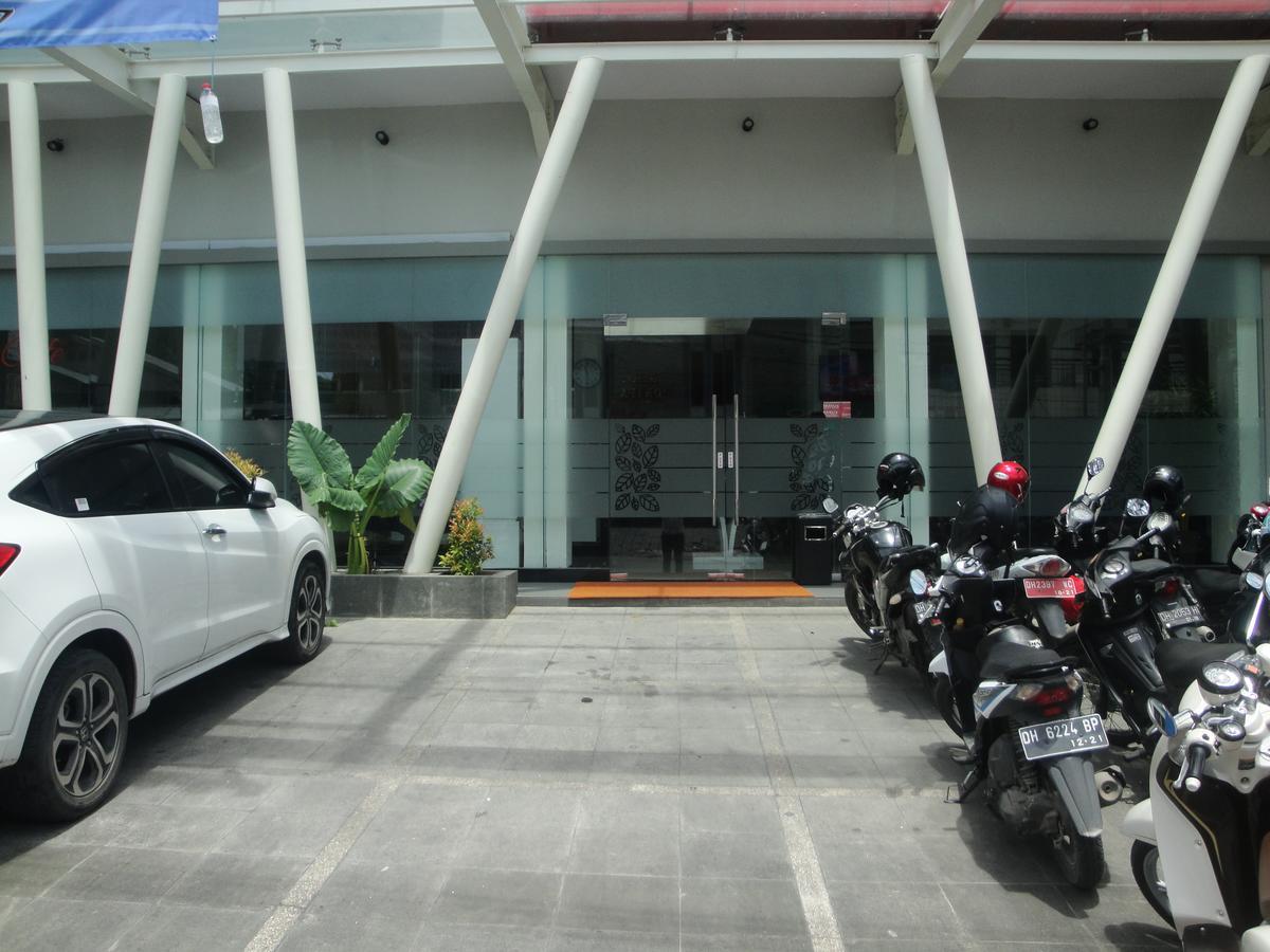 Bella Vita Hotel Kupang  Extérieur photo