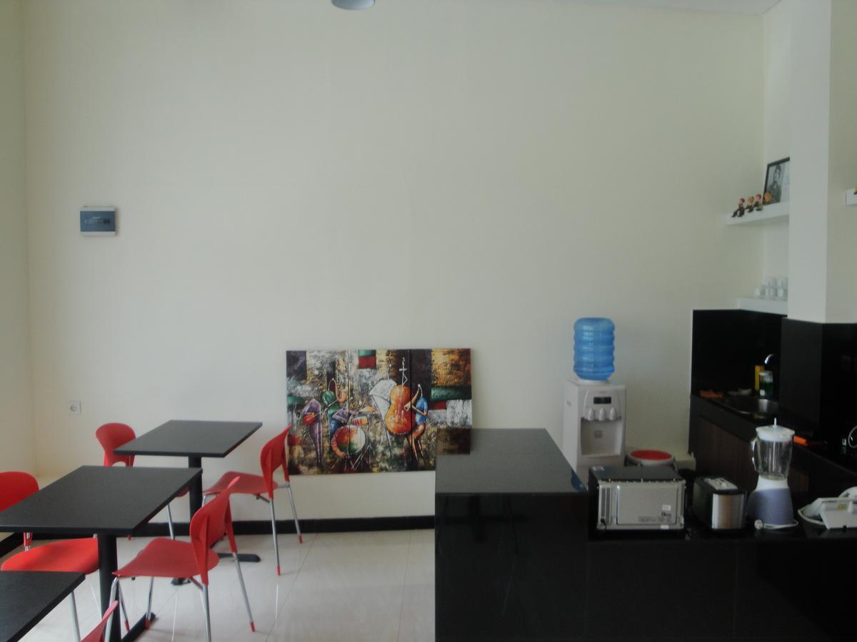 Bella Vita Hotel Kupang  Extérieur photo