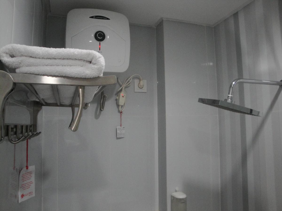 Bella Vita Hotel Kupang  Extérieur photo