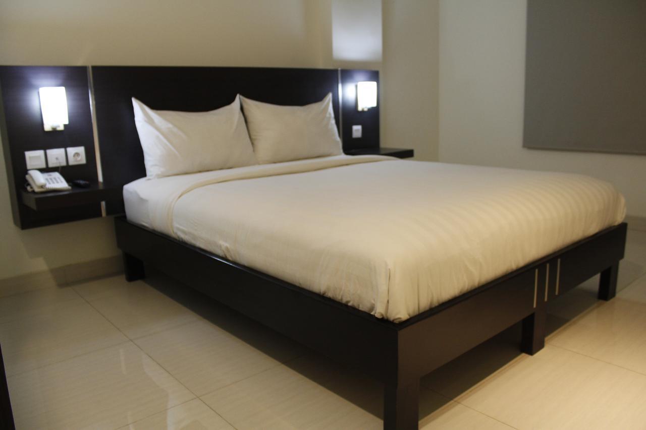 Bella Vita Hotel Kupang  Extérieur photo
